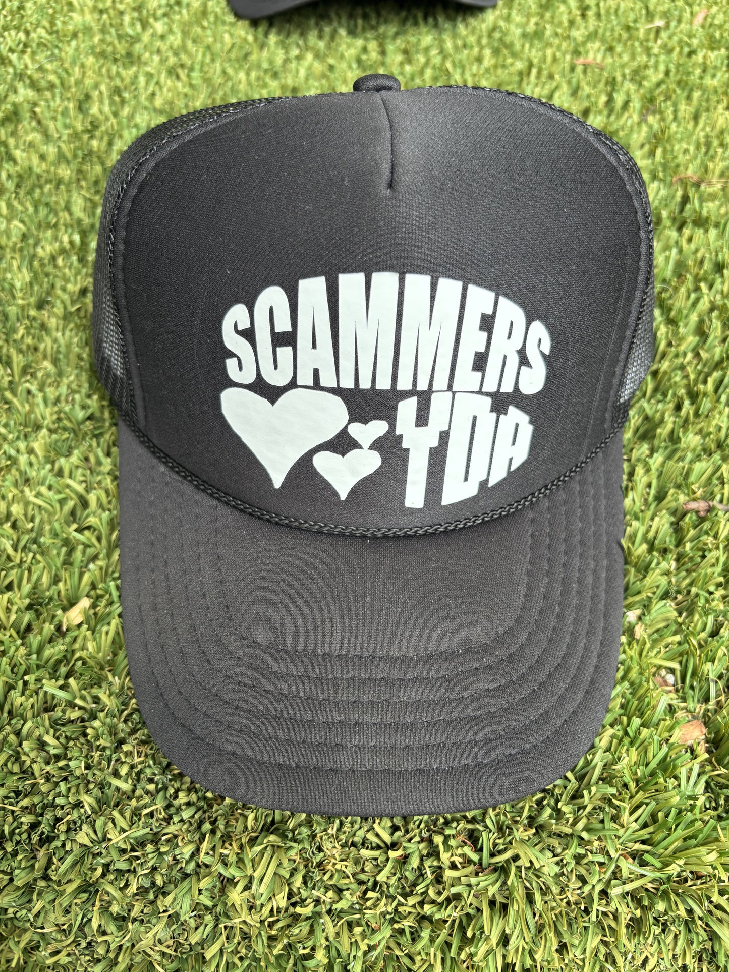 BLACK WHITE SCAMMERS LOVE YDA TRUCKER HAT