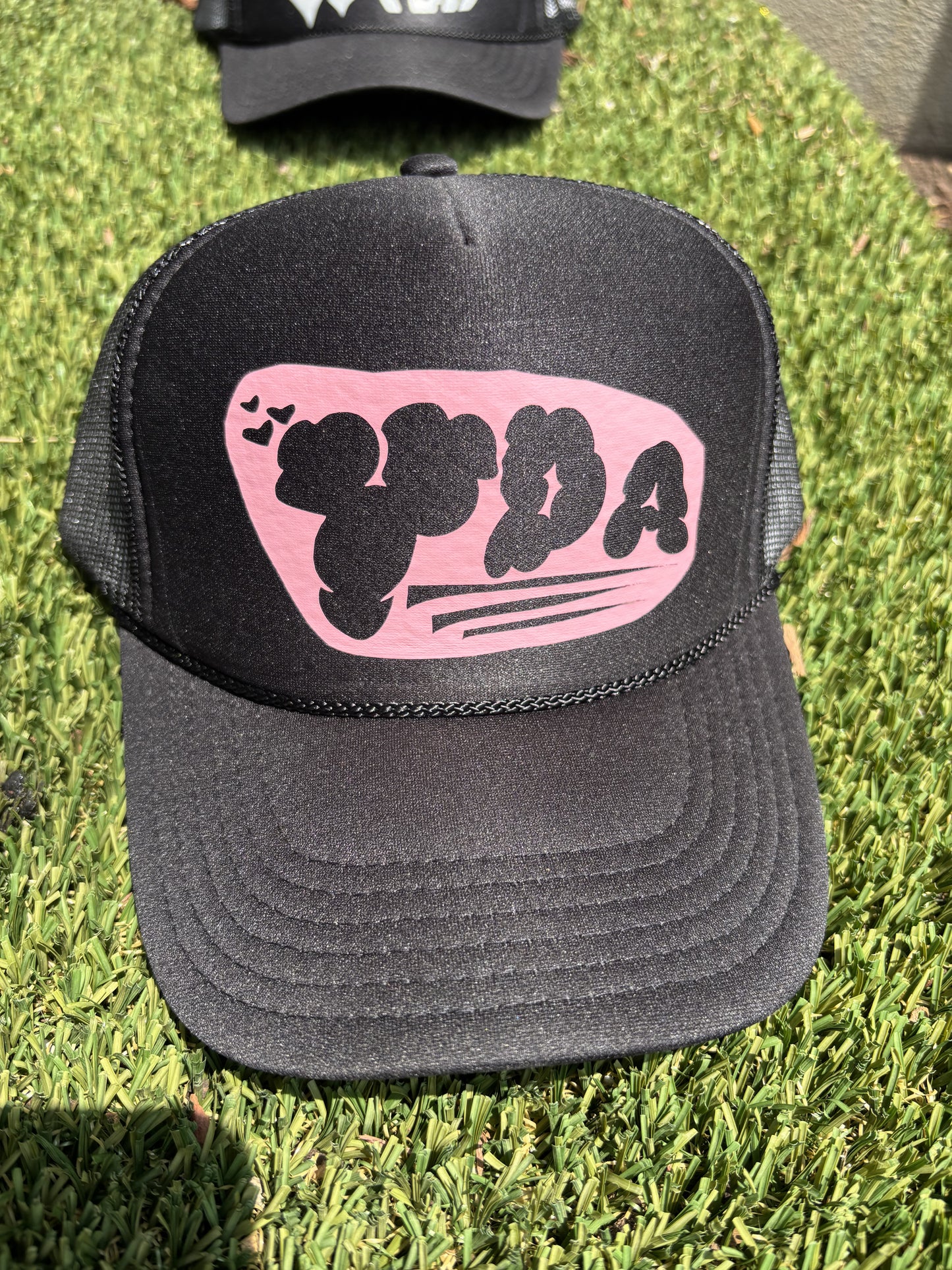 BLACK PINK OUTLINED YDA TRUCKER HAT