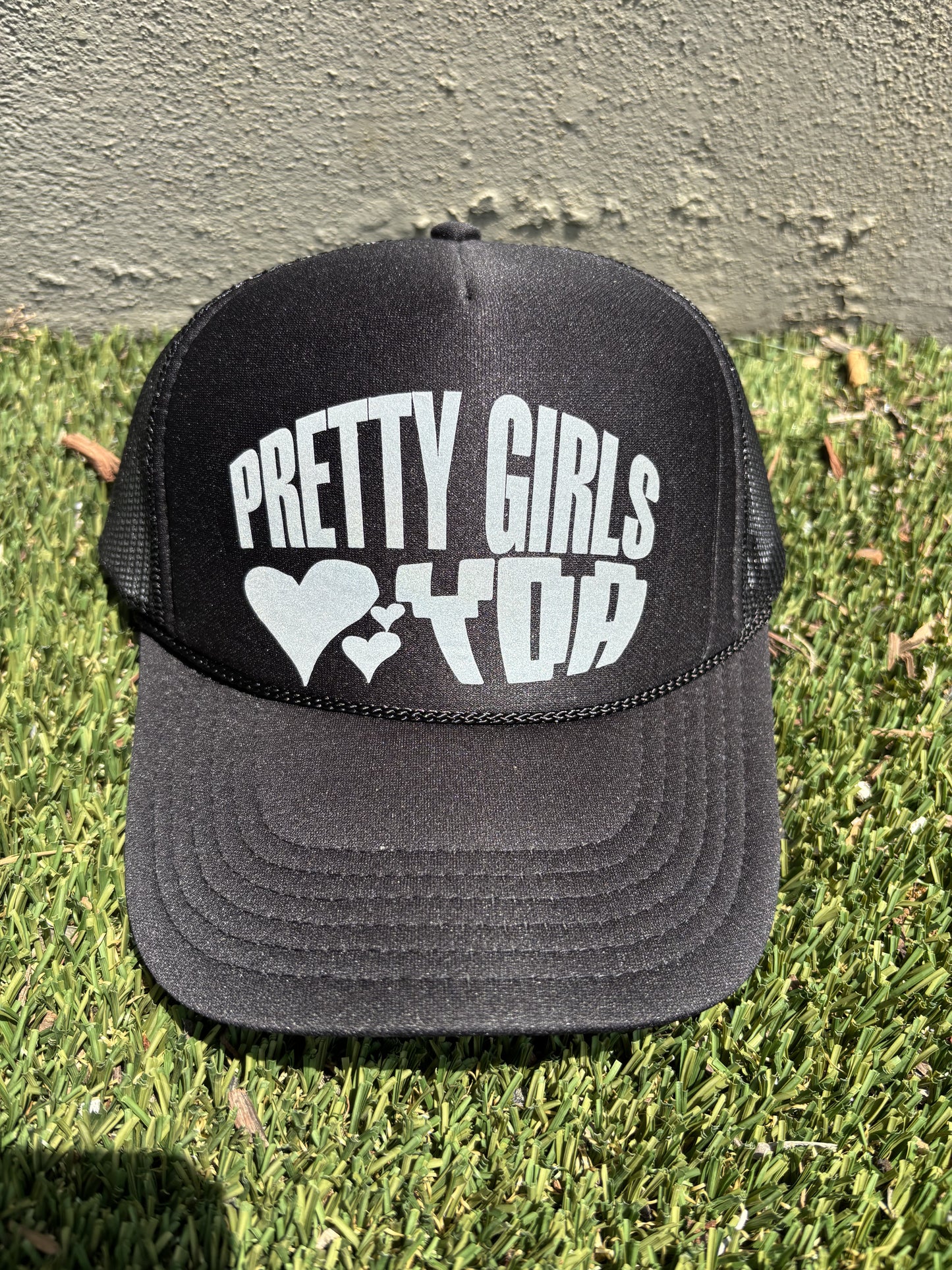 BLACK REFLECTOR PRETTY GIRLS LOVE YDA TRUCKER HAT