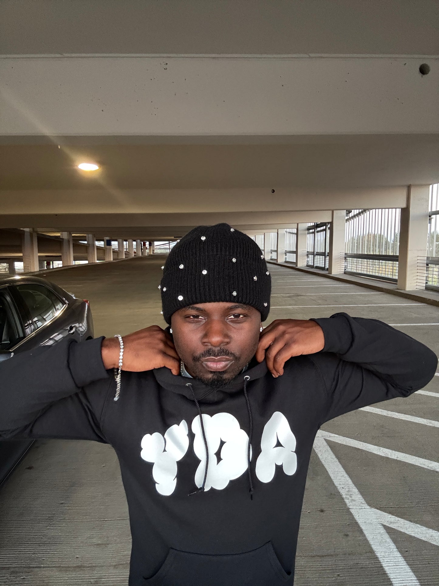 YDA V4 PULLOVER BLACK HOODIE