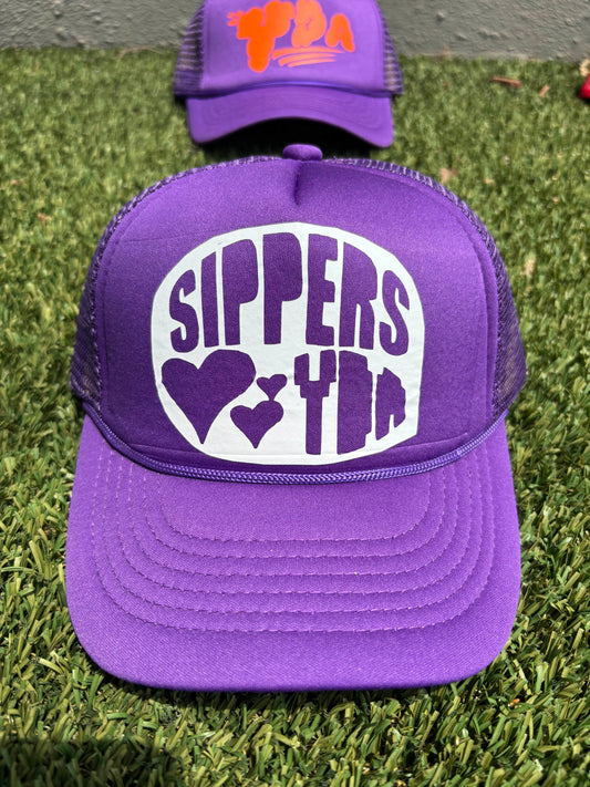 ROYAL WHITE OUTLINED SIPPERS LOVE YDA TRUCKER HAT
